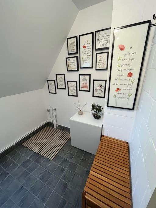 Gite Et Chambre D'Hote Gussignies Exterior photo