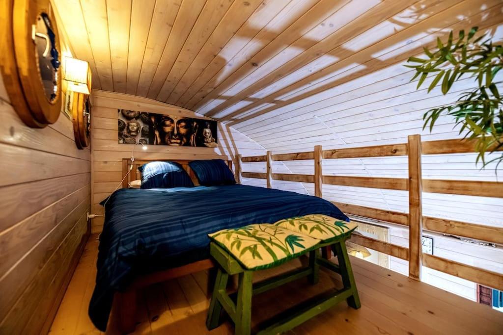 Gite Et Chambre D'Hote Gussignies Exterior photo